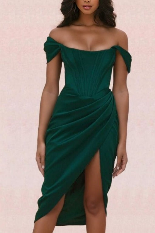 Woman wearing a figure flattering  Leona Bodycon Dress - Emerald Green BODYCON COLLECTION